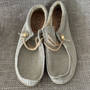 HeyDude shoes size 13